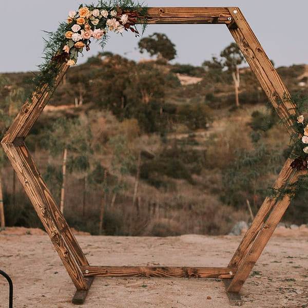 деревянная свадьба арки изображение